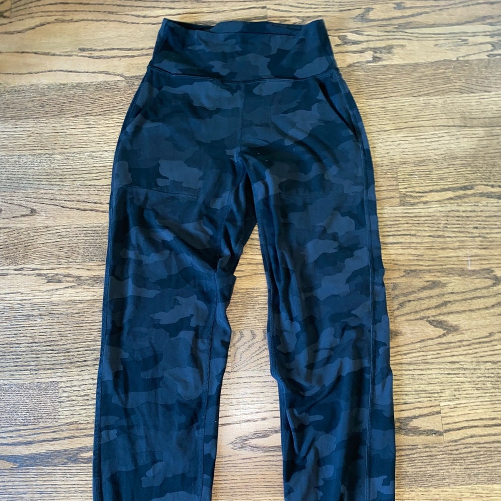 Lulu Align joggers 28” size 2